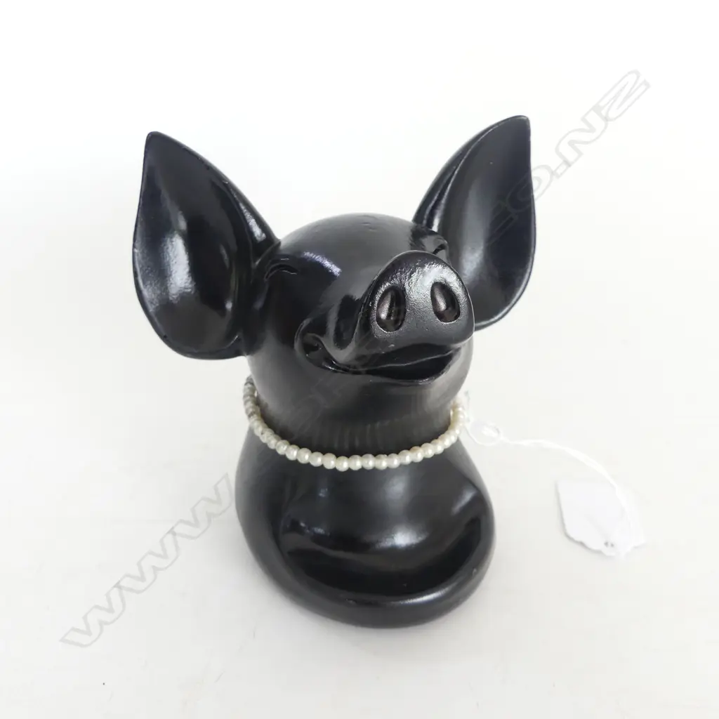BLACK RESIN PIG w. PEARLS H.120mm Image 1++