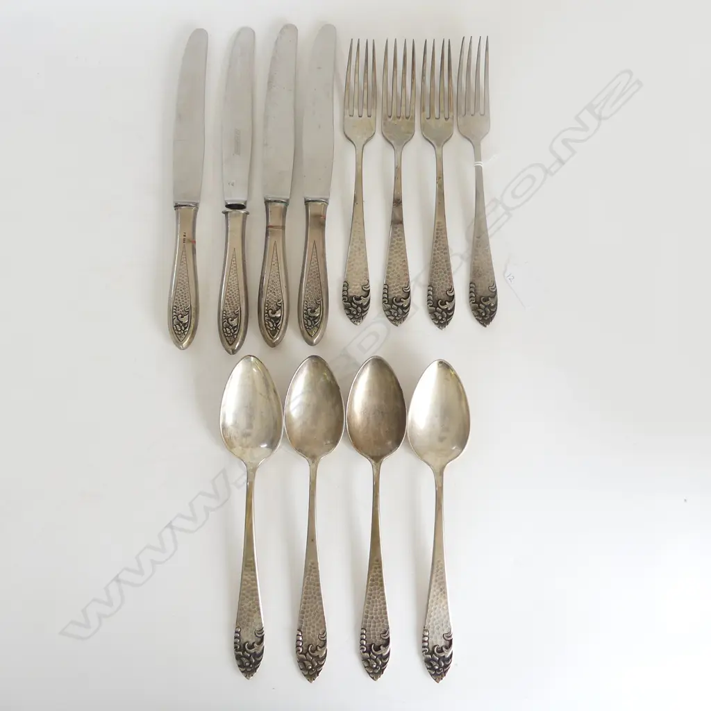 12 PCES 800 SILVER; 4 FORKS, 4 SPOONS 487gms + 4 KNIVES Image 1++