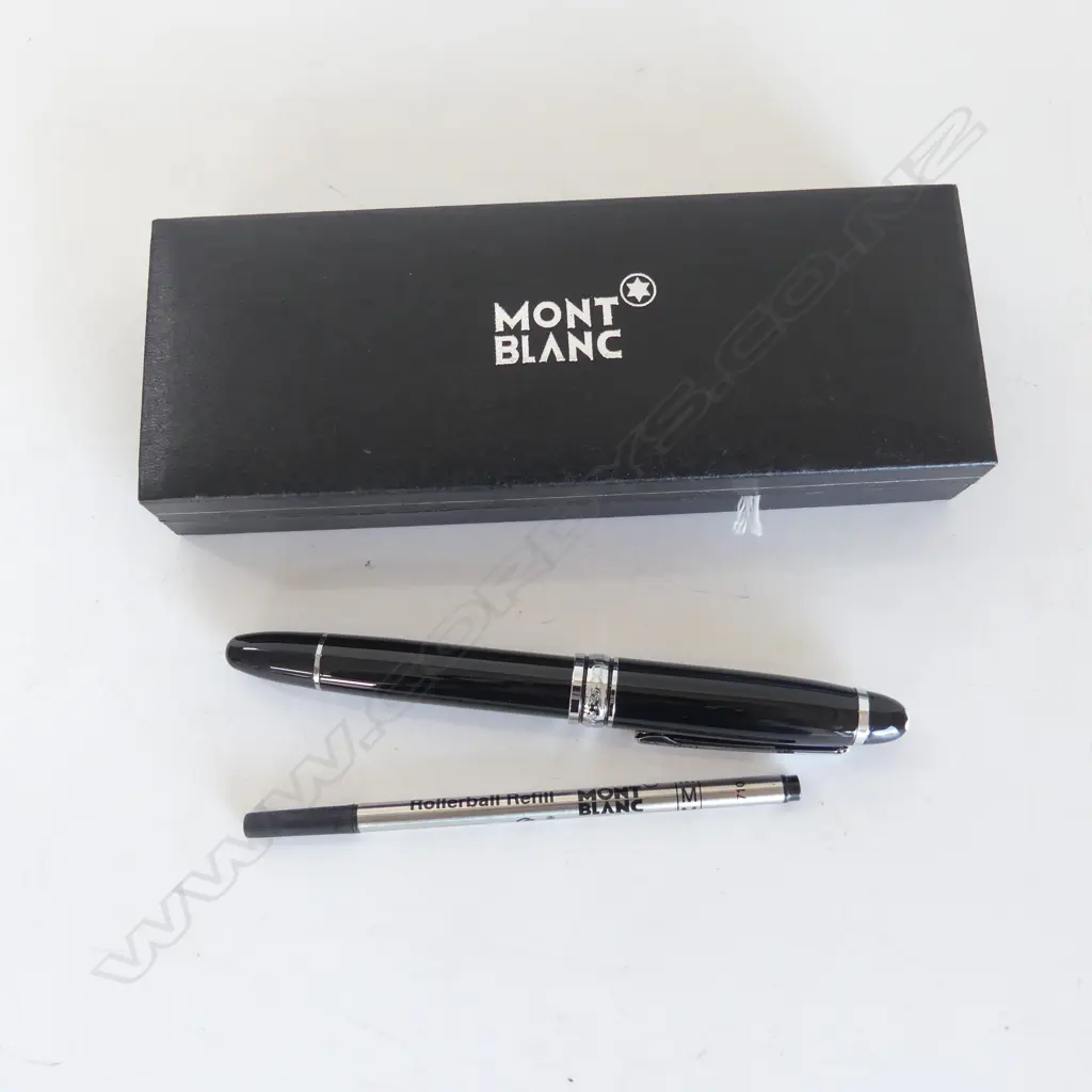 MONT BLANC LARGE PEN IN BOX WITH REFILL INK CARTRIDGE Image 1++