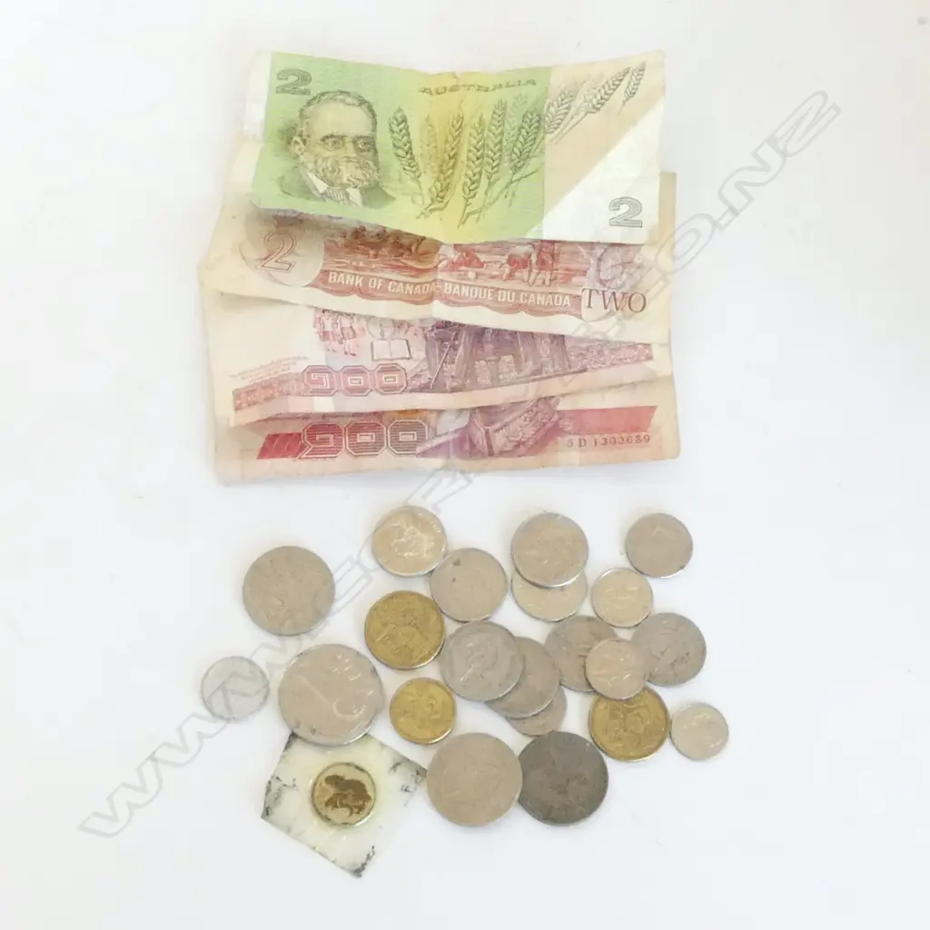 ASST. WORLD NOTES & COINS Image 1++
