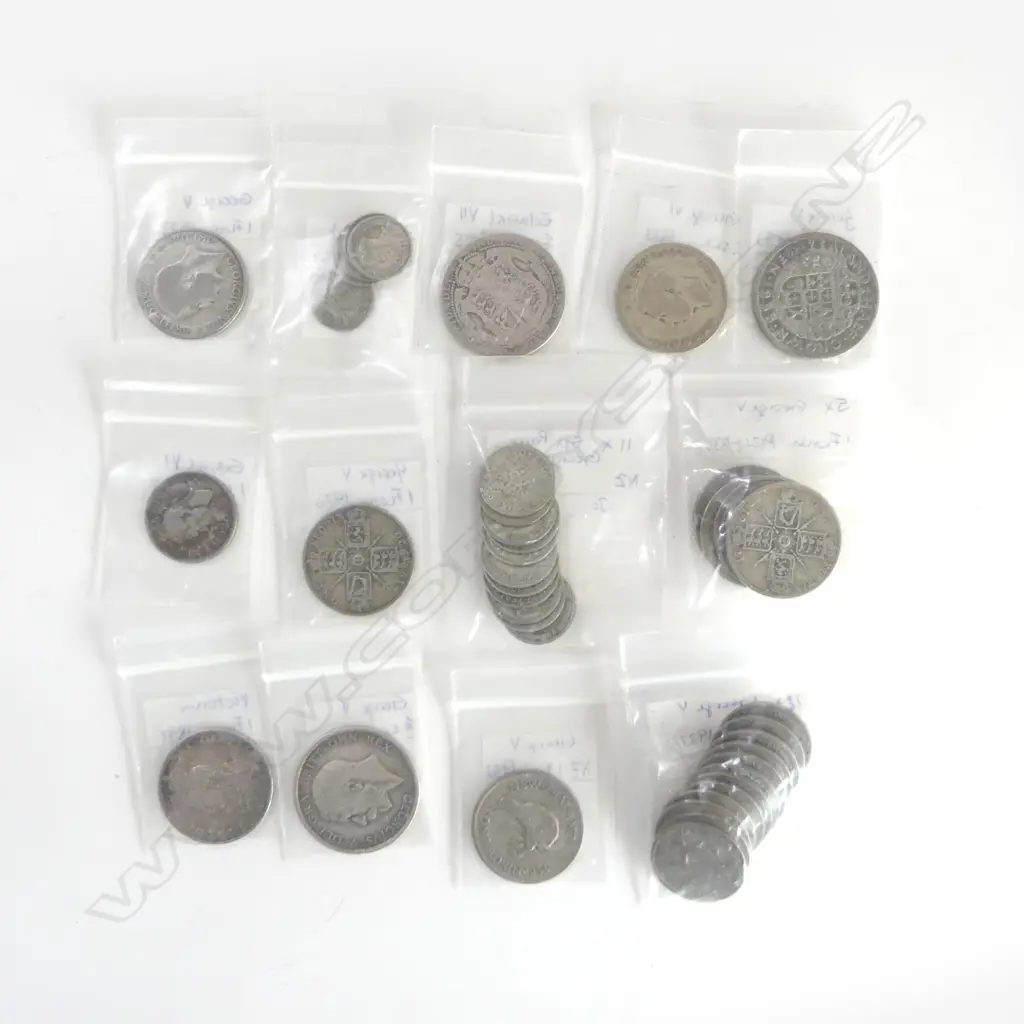 COLLECTION NZ SILVER COINS MAINLY GEO V  TREE PENCE SIX PENCE SHILLING FLORIN & HALF CROWNS PLUS  OTHERS 250 GMS Image 1++