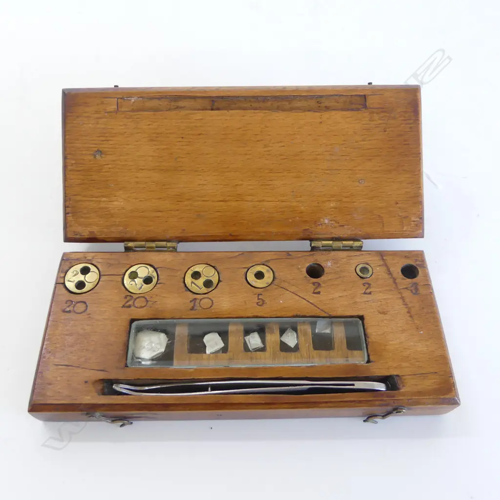 BOXED SET VINTAGE BRASS CHEMIST WEIGHTS (2 missing) Image 1++