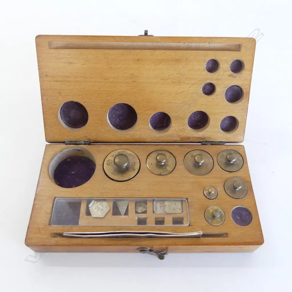 BOXED SET VINTAGE BRASS CHEMIST WEIGHTS (2 missing) Image 1++