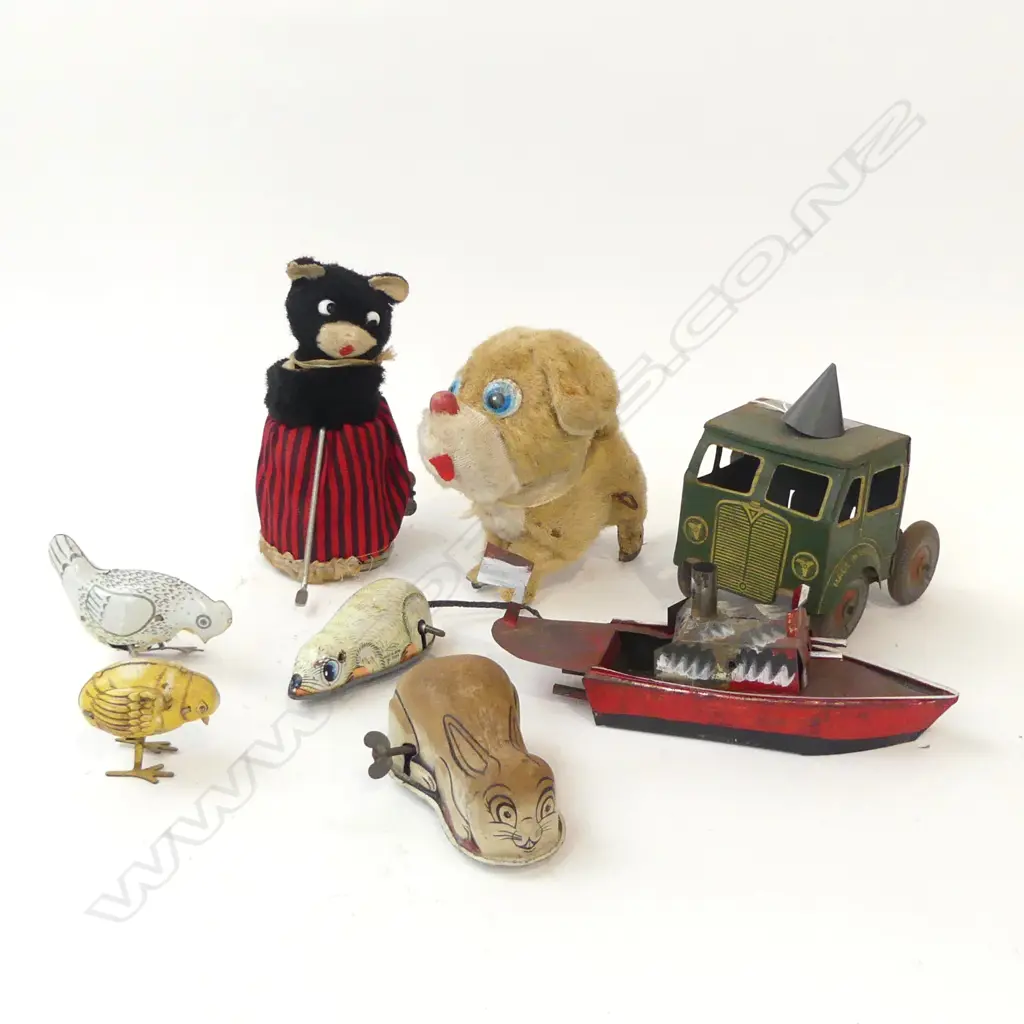 8 VINTAGE TIN TOYS Image 1++