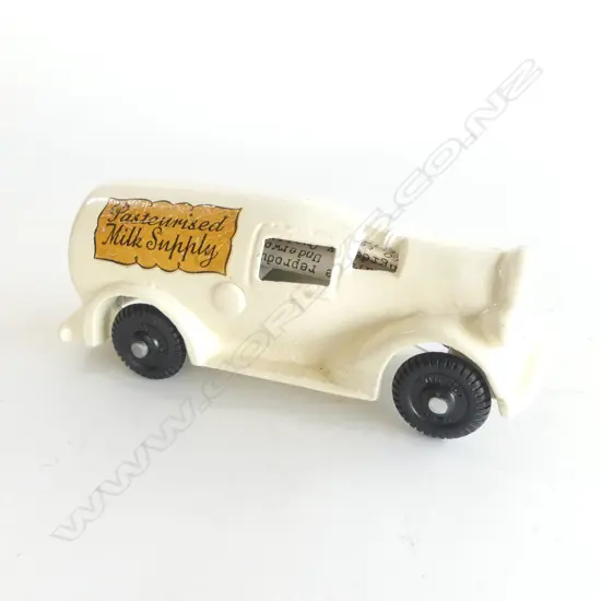 FUNHO COMMEMORATIVE MILK TRUCK MADE FOR THE BOTTLE CLUB 1981 NUMBER 42/250 PAPERWORK INSIDE 