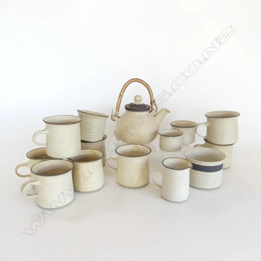 STUDIO POTTERY COFFEE SET BY SALLY VINSEN COFFEE POT 9 MUGS  CREAM JUG & 3 SMALL BOWLS  Image 1++