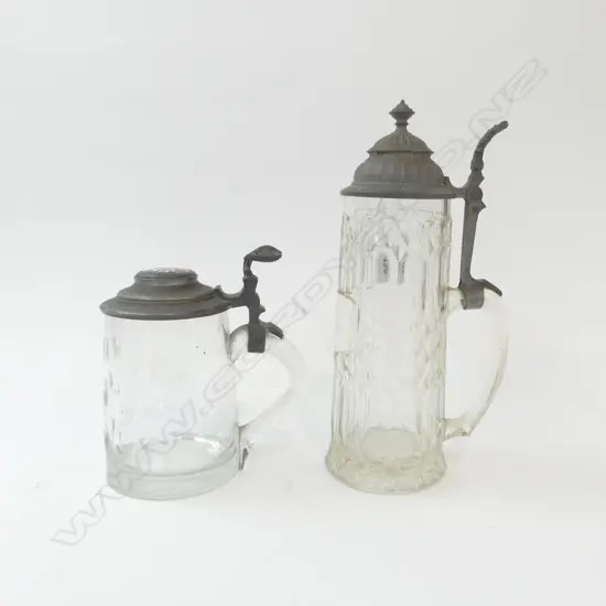  TWO ANTIQUE STEINS WITH PEWTER LIDS H26CM H.16CM  