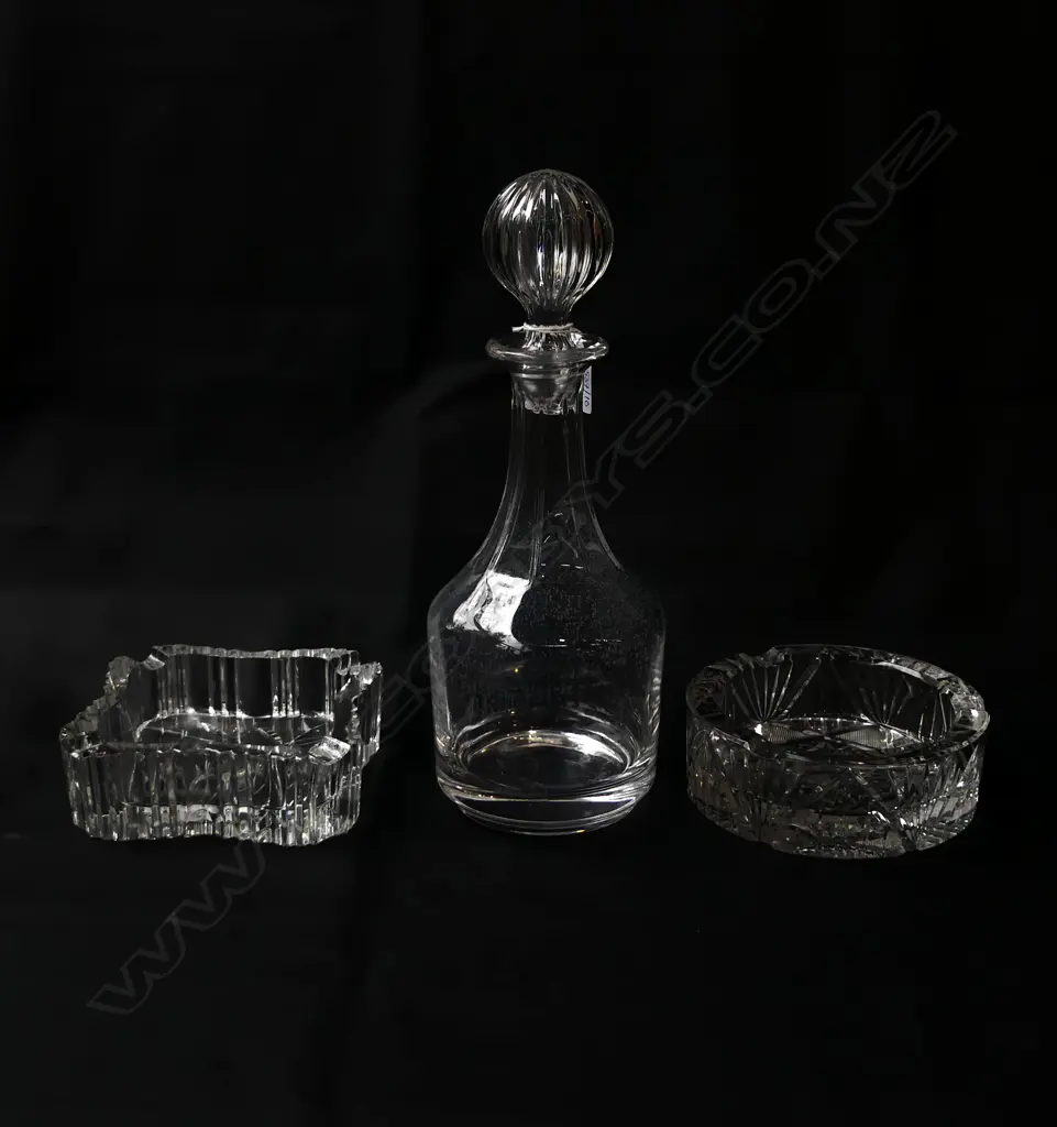 DECANTER H.300mm + 2 CRYSTAL ASHTRAYS 150mm dia Image 1++