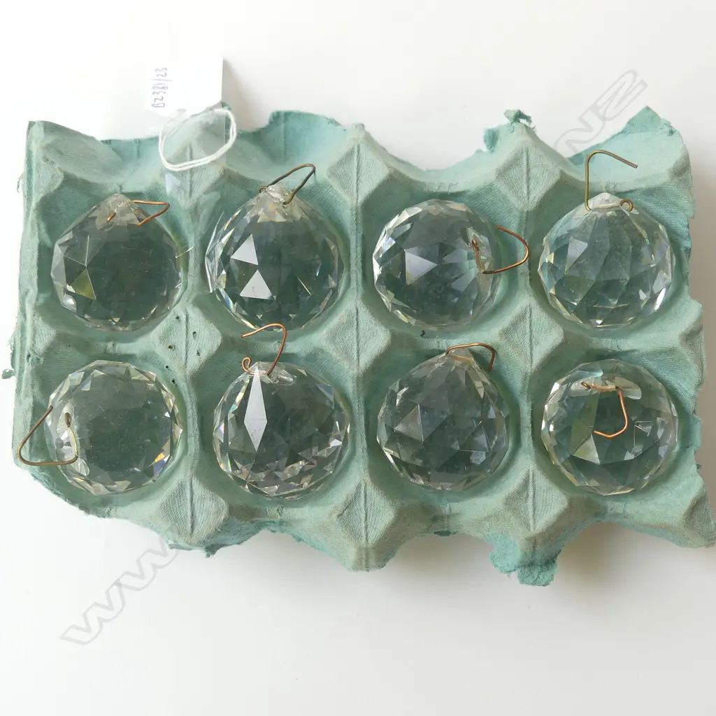 EIGHT QUALITY FACET CUT CRYSTAL BALLS WITH HANGERS D.4CM Image 1++