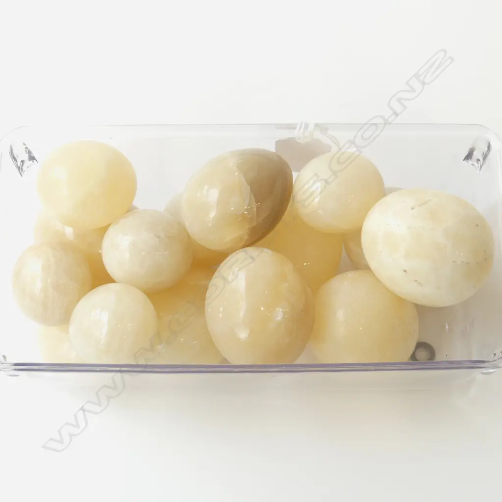 A COLLECTION OF 15 VINTAGE STONE HEN & QUAIL EGGS L.4CM-6CM Image 1++