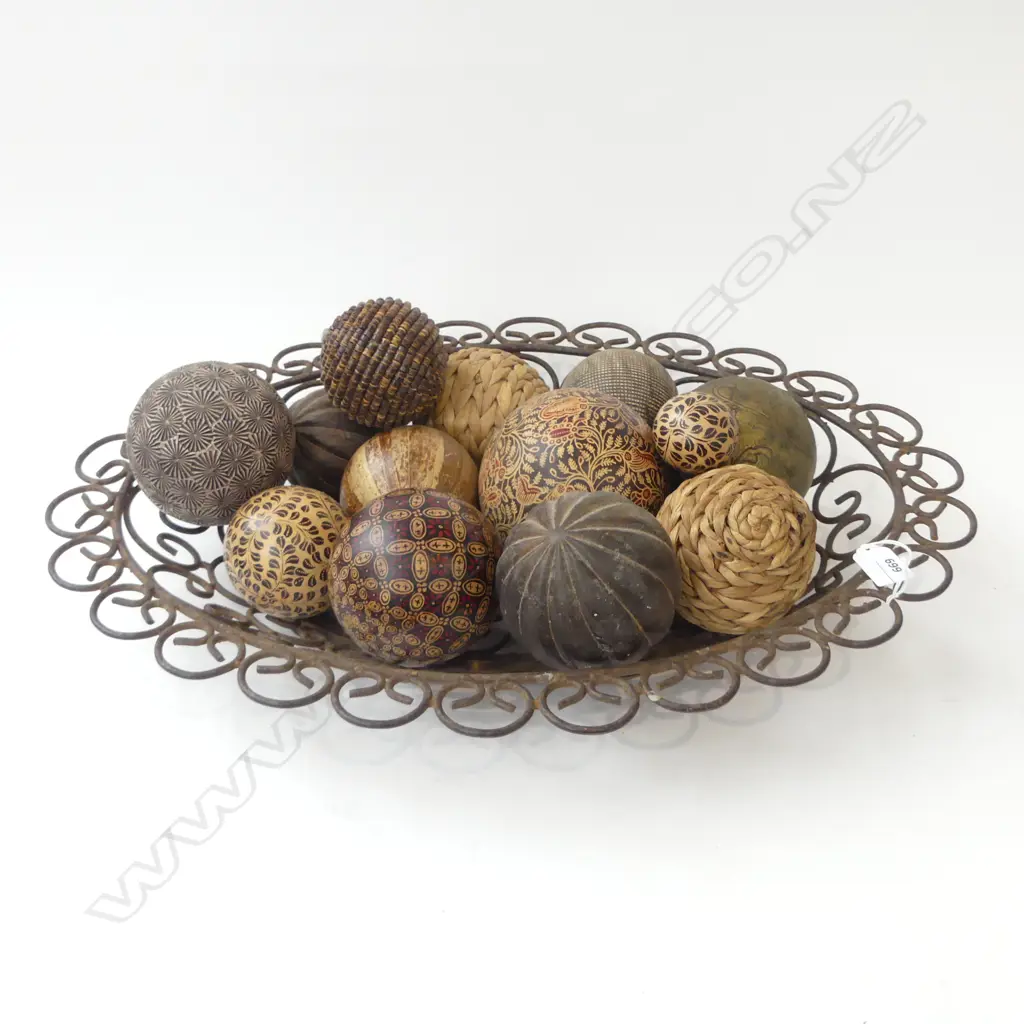 LARGE WROUGHT IRON BOWL WITH 14 ASSORTED DECORATIVE BALLS WOODEN ETC L. 55CM Image 1++
