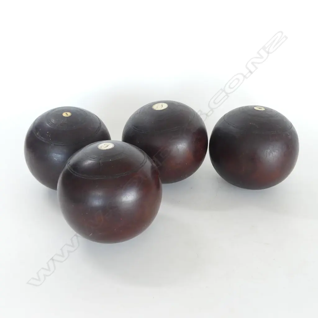 4 ANTIQUE WOODEN LAWN BOWLS 125mm dia Image 1++