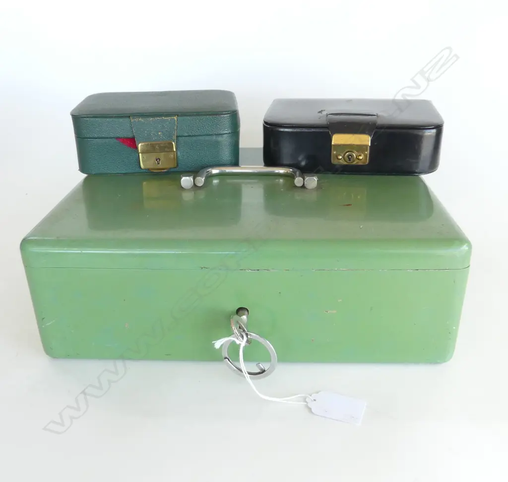 GREEN METAL 'LIPS' SAFE BOX w. KEY 300x230x100mm + 2 JEWELLERY CONTAINERS Image 1++