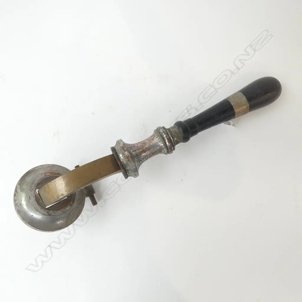 ANTIQUE BEER PULL MAKER: W.H. HEATH LTD LONDON L.48CM Image 1++