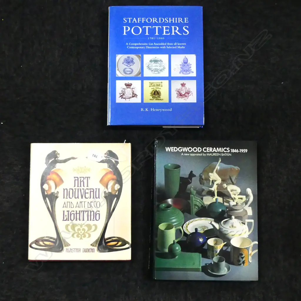3 REF BOOKS WEDGWOOD CERAMICS STAFFORDSHIE POTTERS & ART NOUVEAU & DECO LIGHTING Image 1++