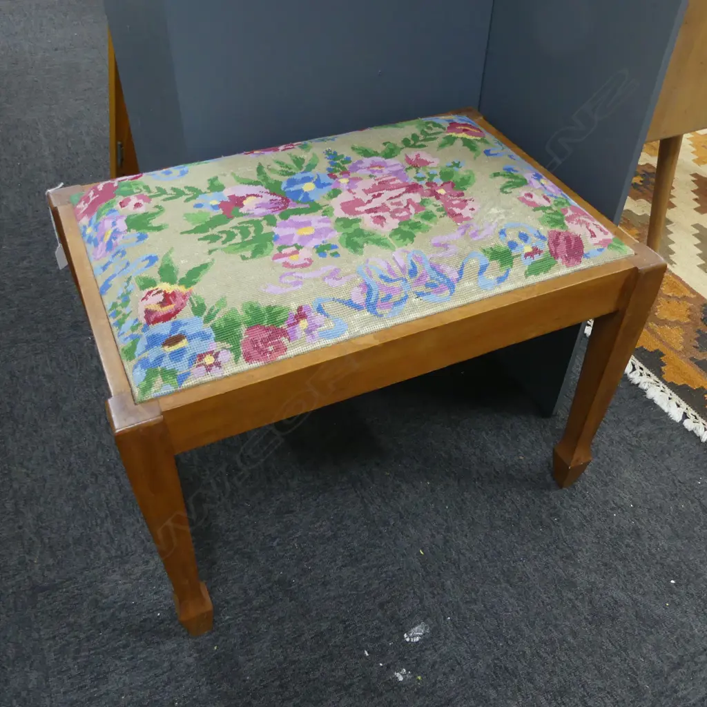 NEEDLEWORK STOOL 675x465x480mm Image 1++