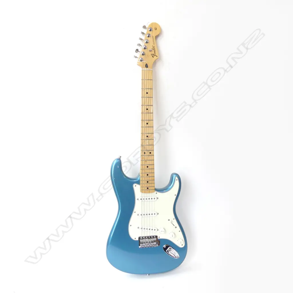 FENDER STRATOCASTER ELECTRIC GUITAR MADE IN MEXICO LAKE PLACID BLUE WITH HARD CASE Image 1++
