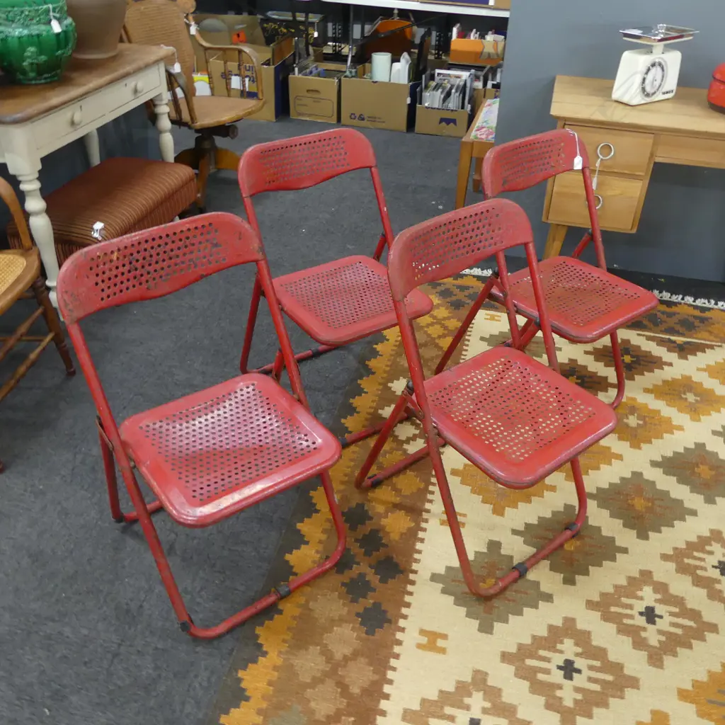 4 RED METAL FOLDING CHAIRS Image 1++
