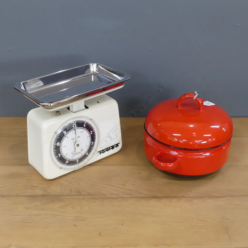 RED ENAMEL OSTOVIC CASSEROLE 215mm dia + 1950s TOWER KITCHEN SCALES Image 1++