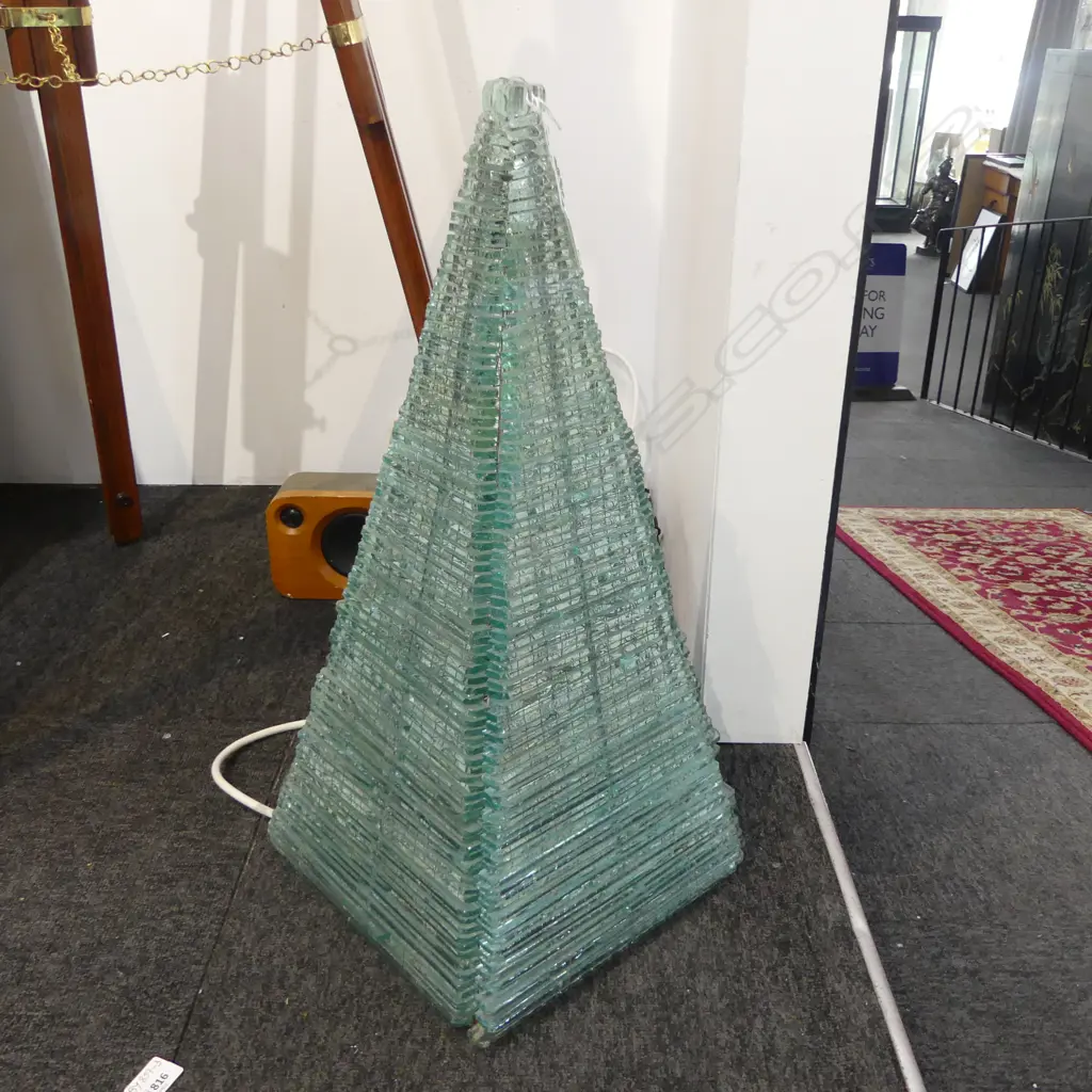 GLASS PYRAMID LAMP 300x300x580mm Image 1++