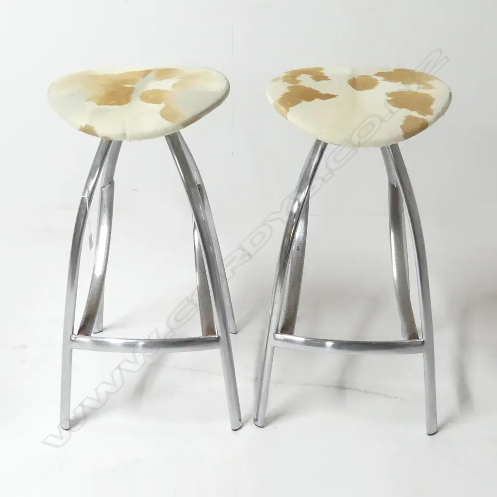 PR CHROME & COW HIDE BAR STOOLS Image 1++