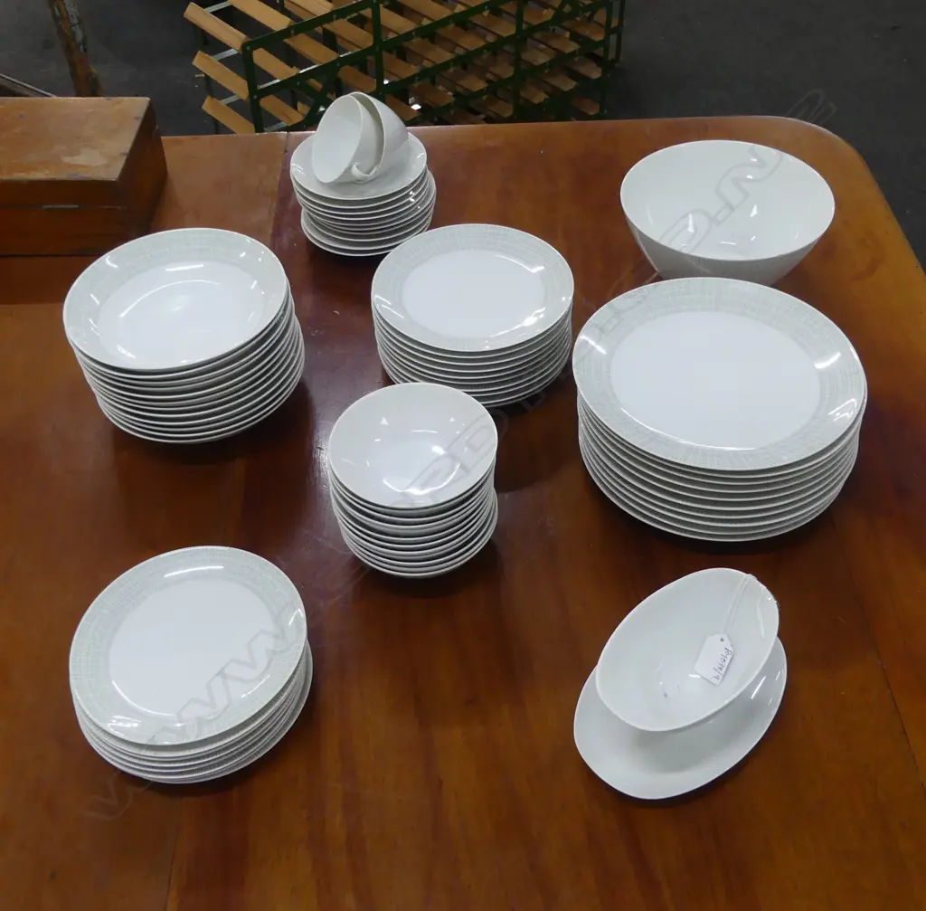 ARZBERG GERMAN DINNER SERVICE Image 1++