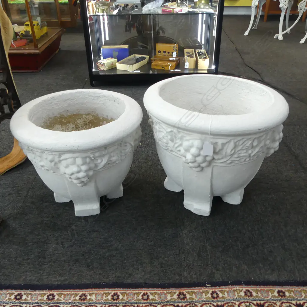2 WHITE PAINTED CONCRETE GARDEN PLANTER POTS 420mm dia  Image 1++