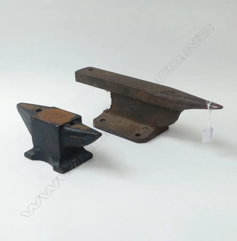 2 CAST IRON ANVILS L.375mm Image 1++