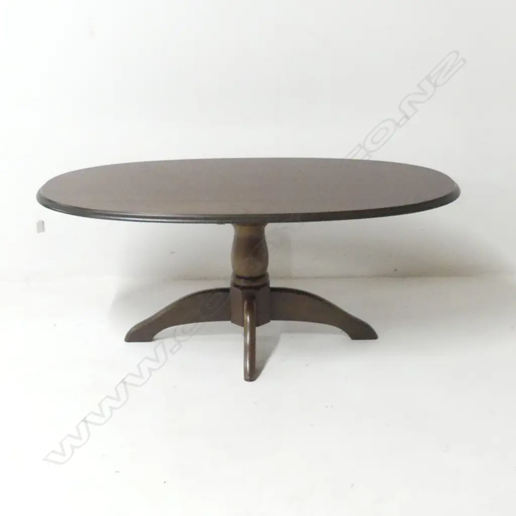 MAHOGANY OVAL PEDESTAL COFFEE TABLE  Image 1++