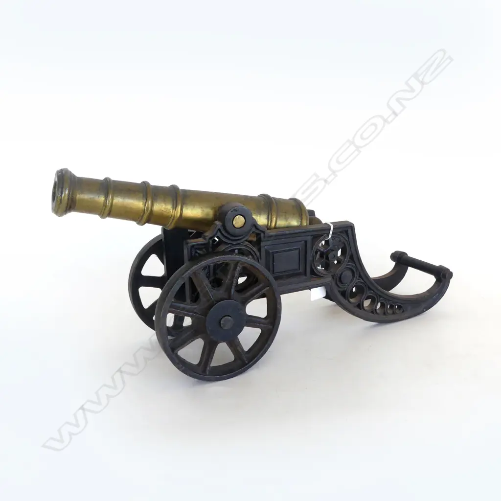 HEAVY CAST BRASS MODEL CANNON ON CAST IRON BASE Image 1++