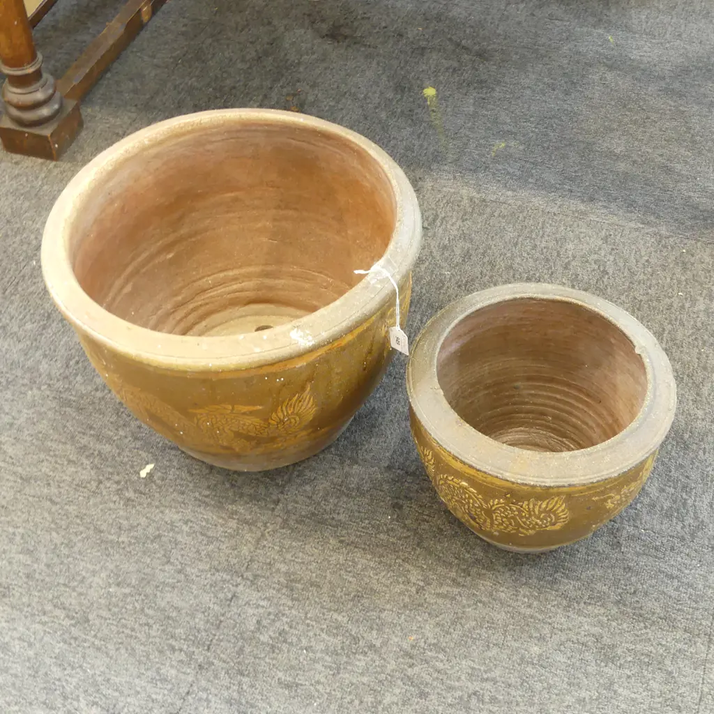 2 DRAGON GARDEN POTS 420mm dia Image 1++