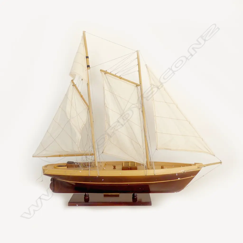 Model Ship 'America' 1951, New model by Authentic Models (rigging needs adjusting) Image 1++