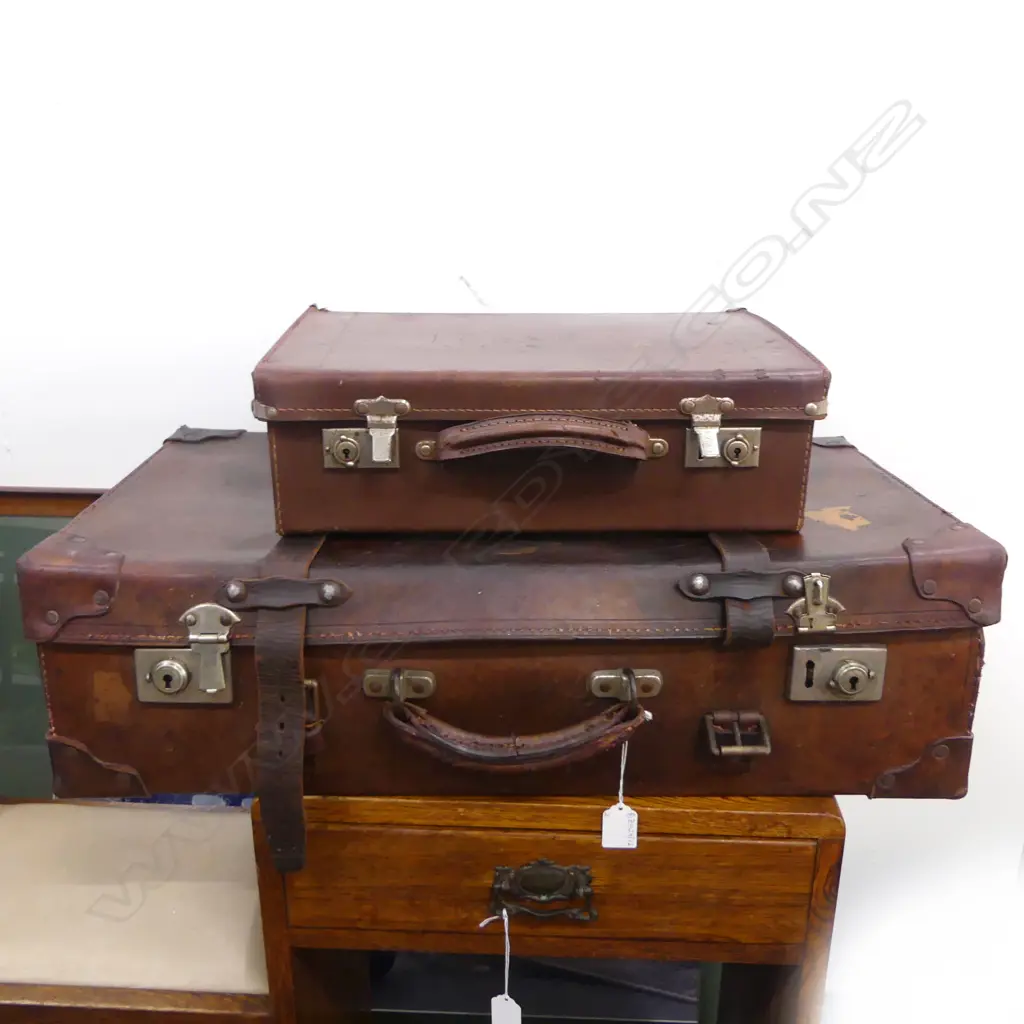 2 VINTAGE LEATHER SUITCASES W.660mm Image 1++