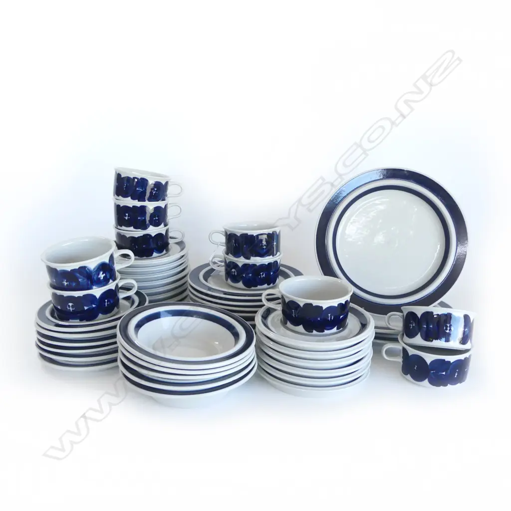 FINNISH ARABIA PAT PART DINNER SERVICE Image 1++