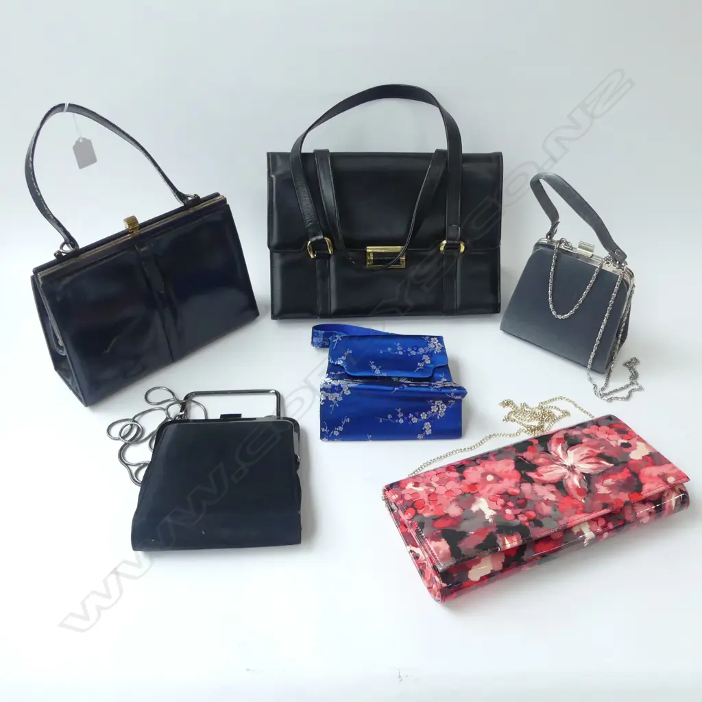 6 ASST. HAND BAGS Image 1++