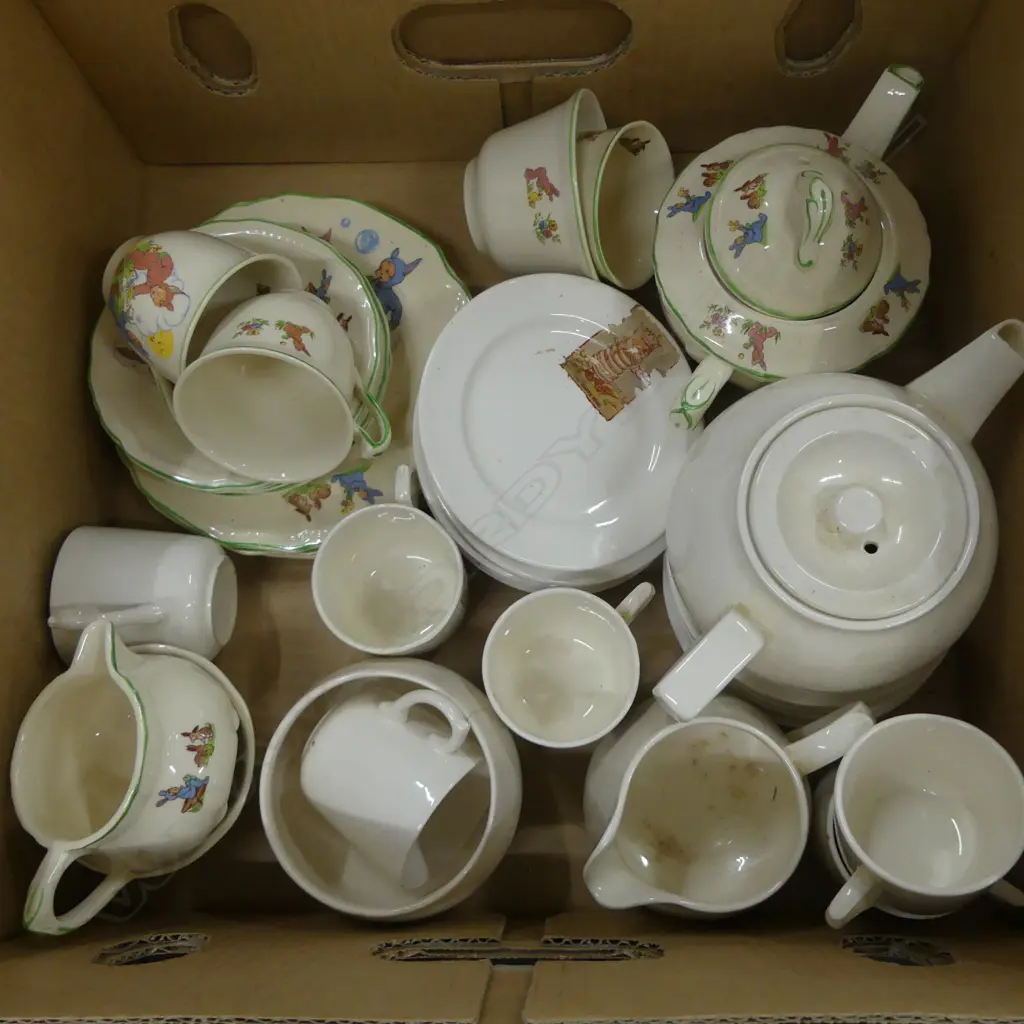 2 CHILDRENS TEA SETS; CROWN LYNN & MEAKIN Image 1++