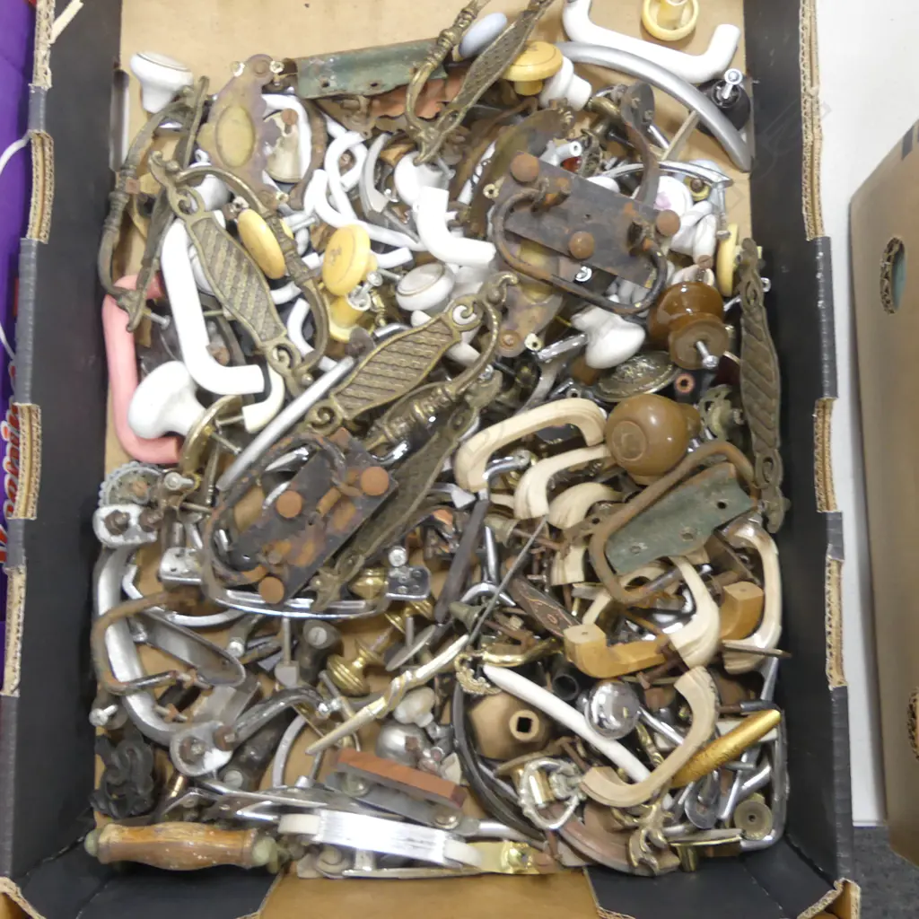 ASST. VINTAGE HANDLES Image 1++