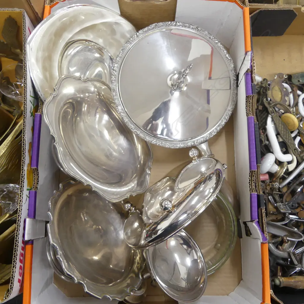 BOX – SEVEN SILVER PLATED ITEMS INCL. CHAFING DISH, COMPORTS, BOWL, PYREX ETC Image 1++