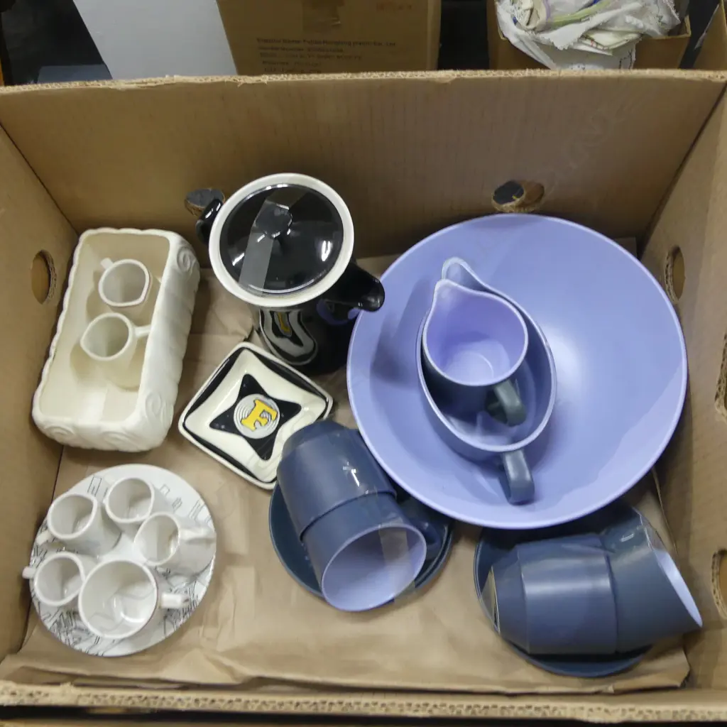 ASST. CROWN LYNN INCL. DOROTHY THORPE 'PINE' ETC Image 1++
