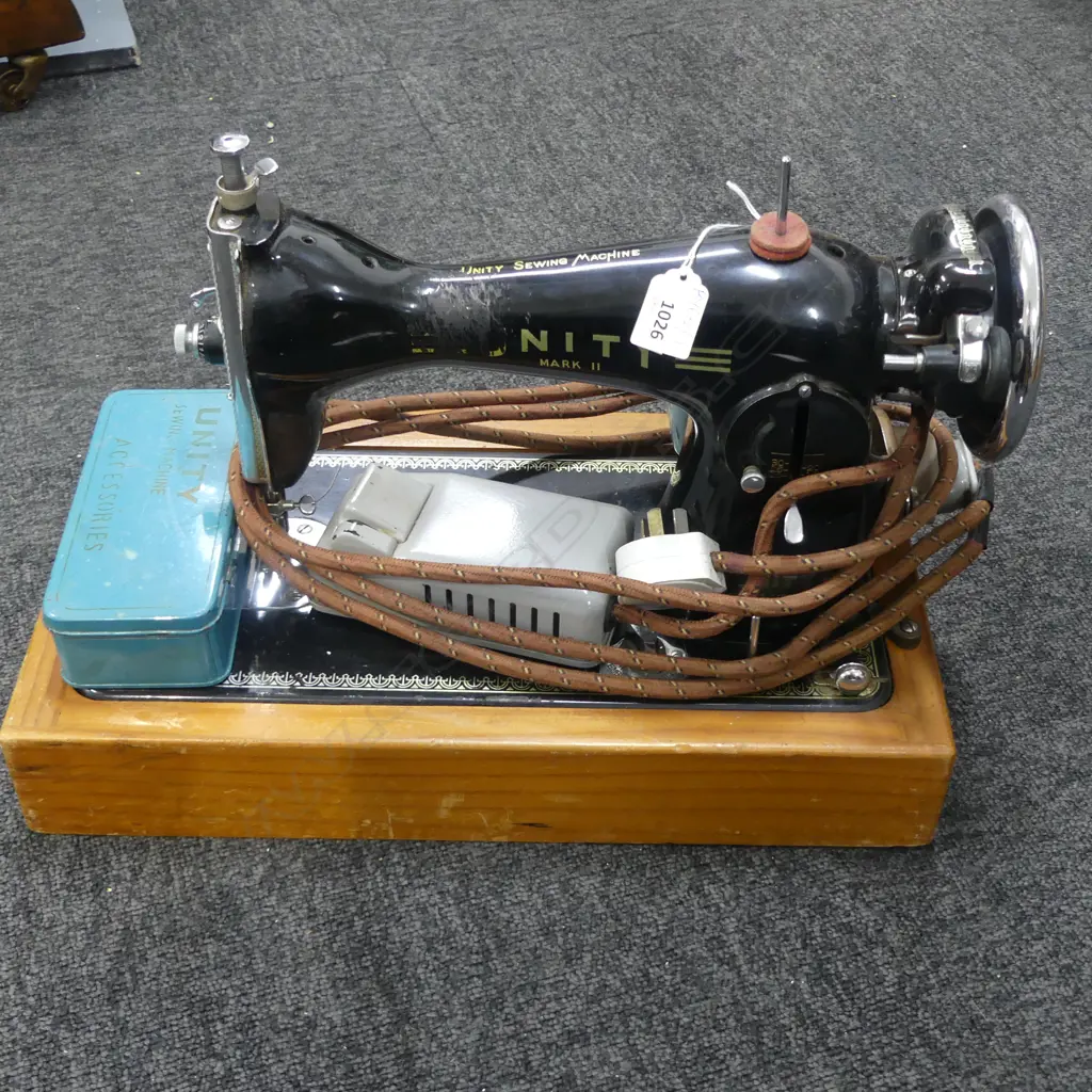 VINTAGE UNITY SEWING MACHINE W.450mm Image 1++