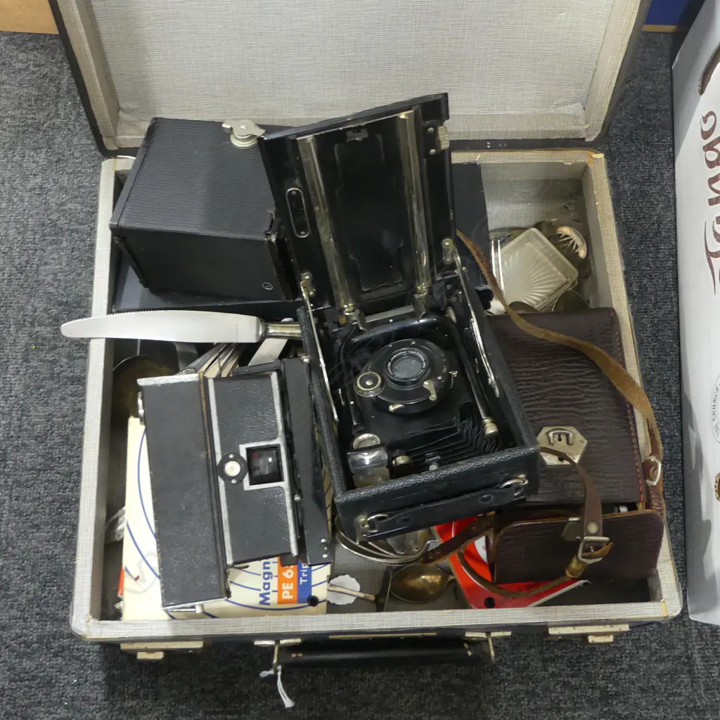 ASST. EP CUTLERY, VINTAGE CAMERAS ETC IN SUITCASE Image 1++
