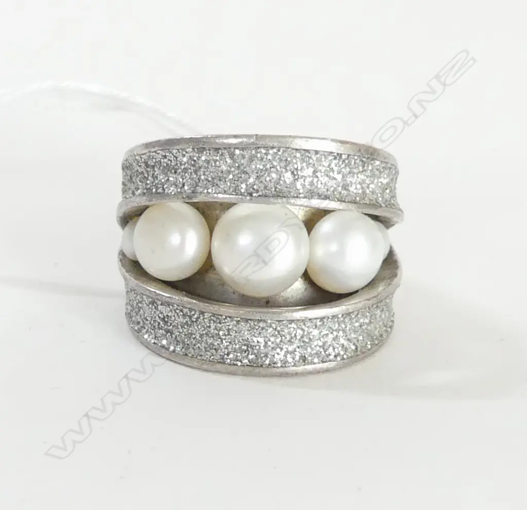 HEAVY SILVER AND FRESH WATER CULTURED PEARL RING 25gm Image 1++