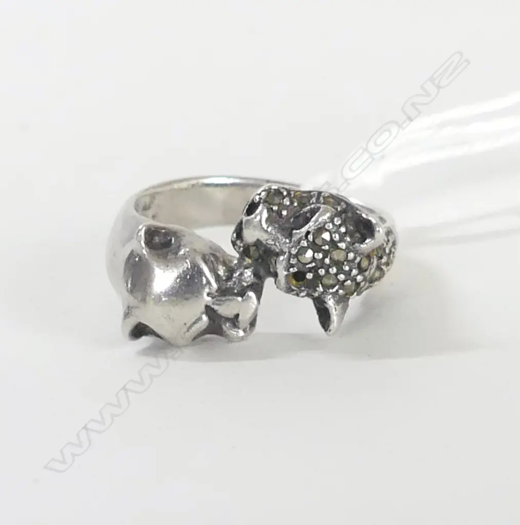 SILVER DOUBLE HEAD BIG CAT RING  1 marcasite missing Image 1++