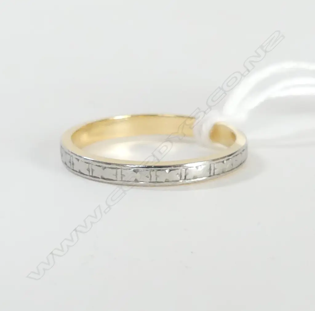 18CT GOLD AND PALLADIUM WEDDER 2.74gm Image 1++