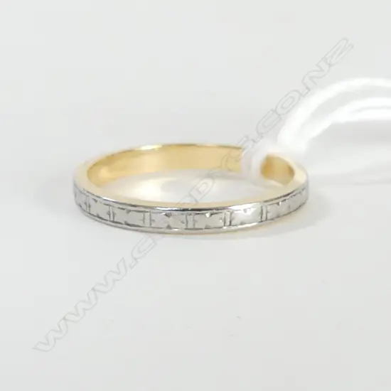 18CT GOLD AND PALLADIUM WEDDER 2.74gm