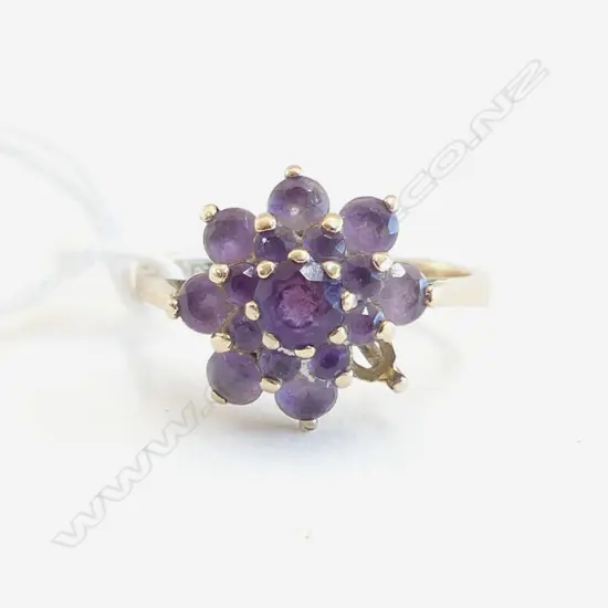 9CT & AMYTHEST CLUSTER PRINCESS TYPE RING 3.14 one stone missing