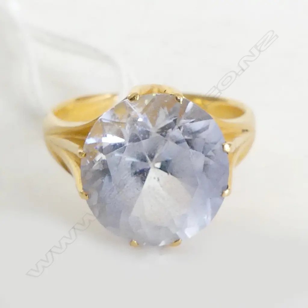18ct GOLD RING w blue gem stone testing as 18ct or higher  6.5gms Image 1++