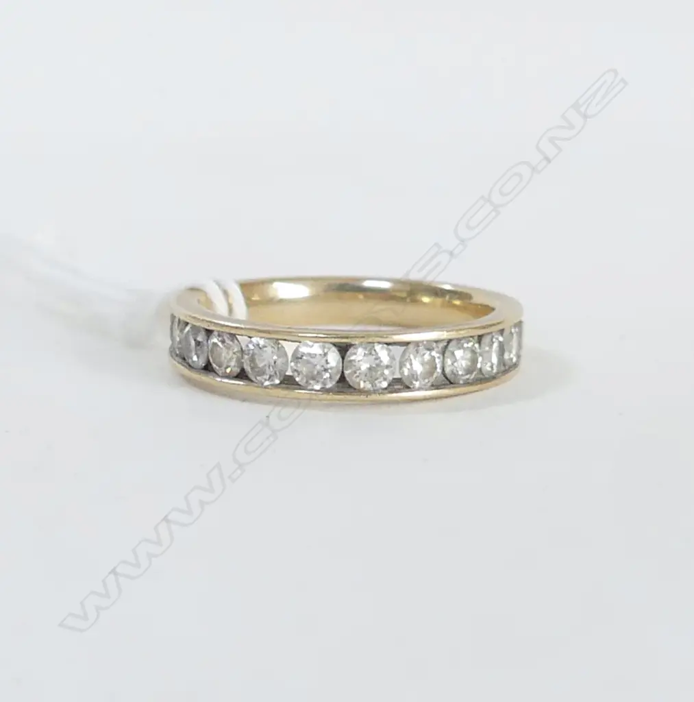 9CT GOLD AND DIAMOND BAND 2.60gm  SIZE N 1/2 Image 1++