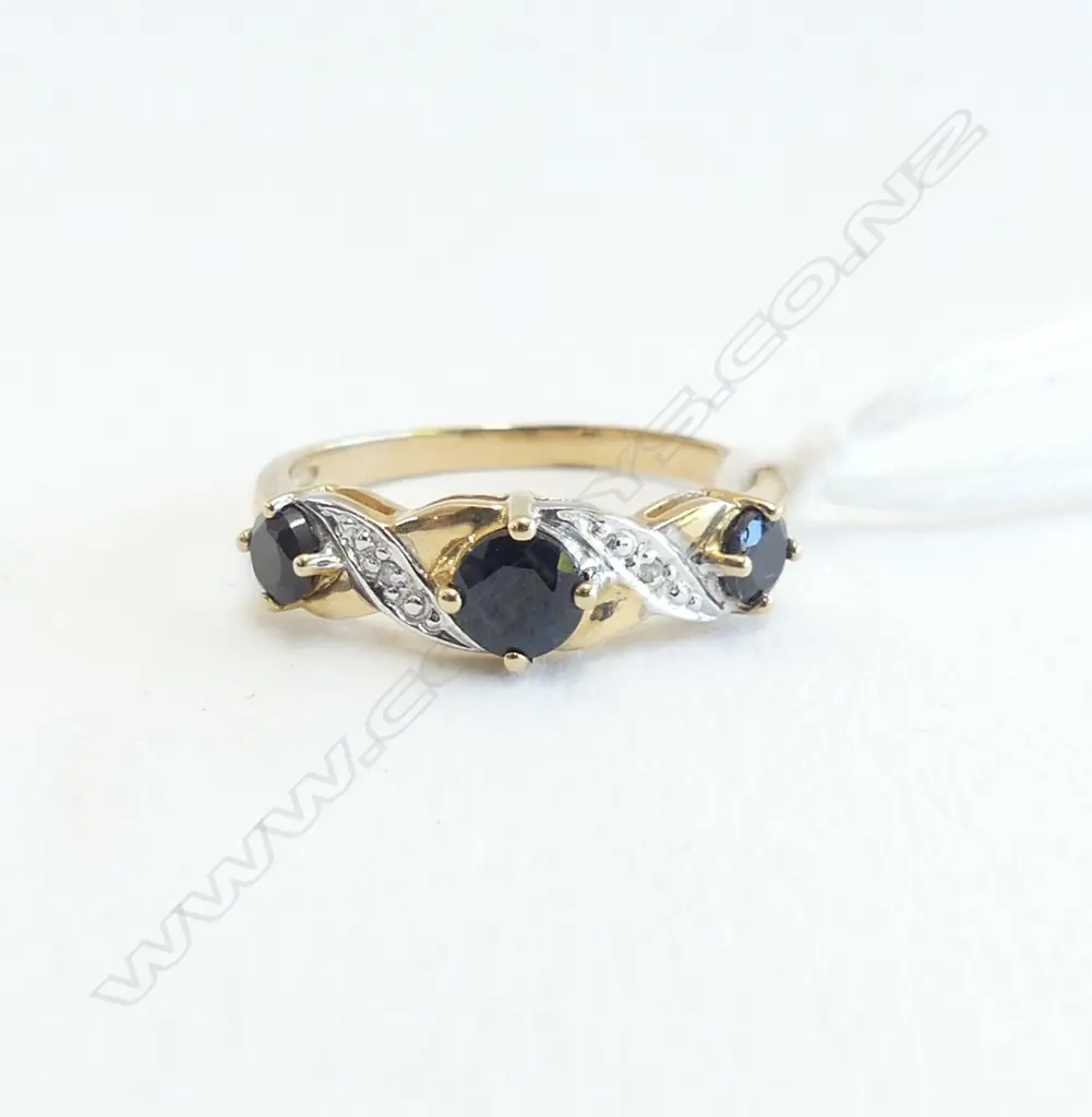 9ct GOLD SAPPHIRE & DIAMOND RING 2gms  SIZE O Image 1++