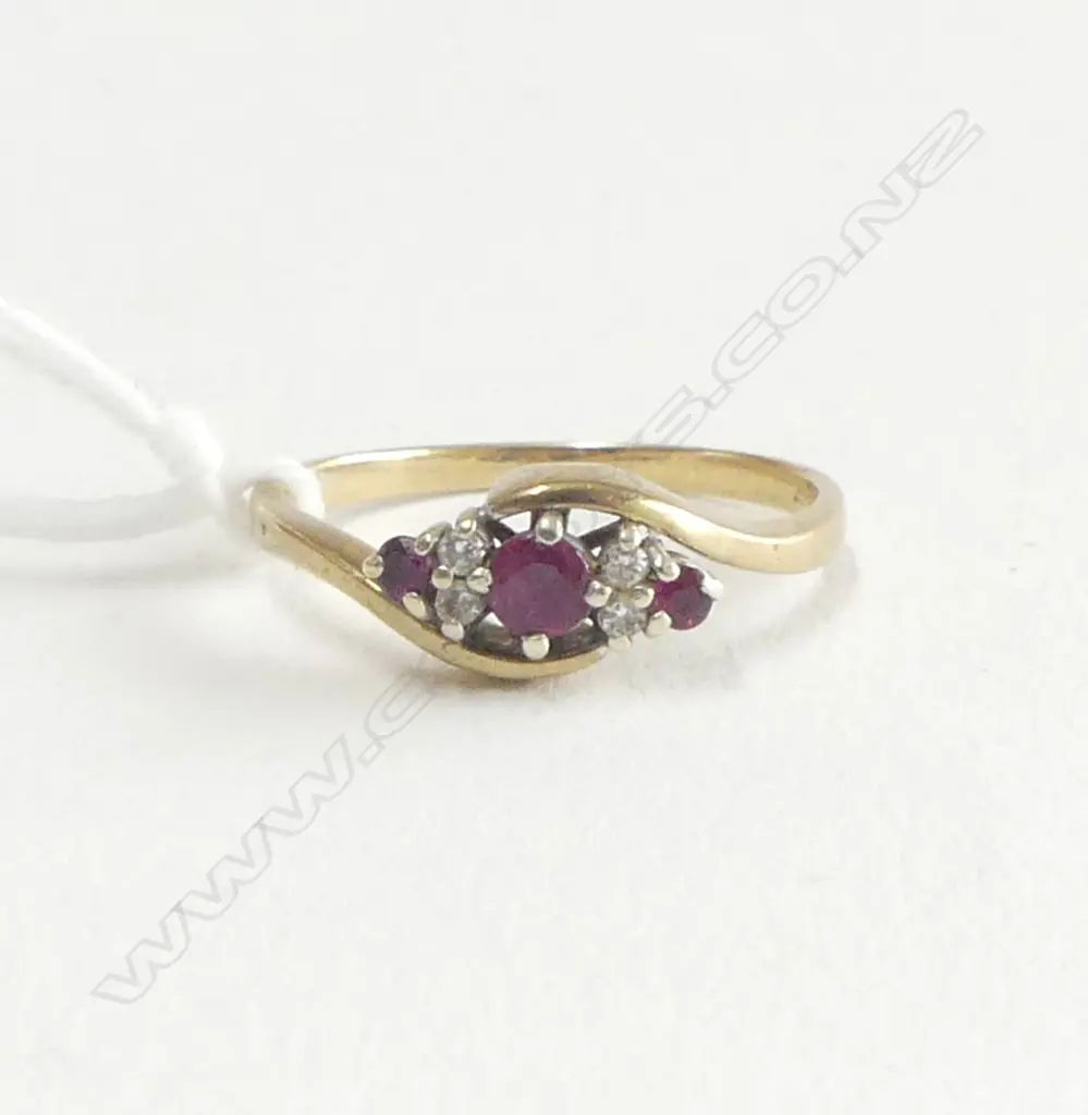 9ct GOLD VINTAGE 3 RUBY & DIAMOND RING CROSS-OVER STYLE 2.4gms Image 1++